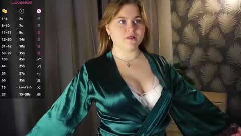 Sexy Mona 3 online show from October 24, 6:59 pm