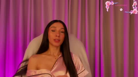 Snapshot of gorgeous_brunette chatting on February 3, 10:47 am Rose online show from February 3, 10:47 am