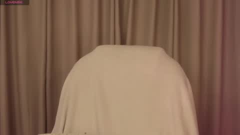 Snapshot of gorgeous_brunette chatting on February 28, 8:53 am Rose online show from February 28, 8:53 am