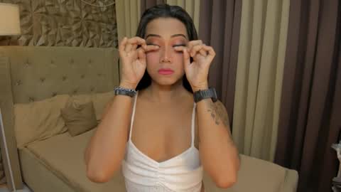 RIANA online show from November 17, 5:52 pm