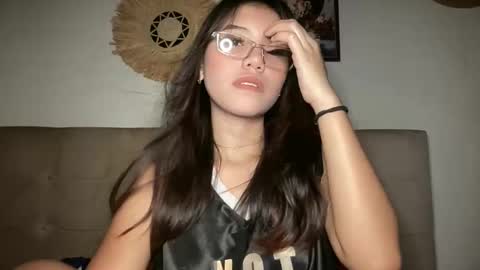 Lyn online show from March 30, 3:51 am