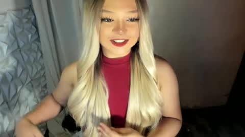 Snapshot of gorgeousamandarose chatting on June 20, 1:30 am Amanda rose online show from June 20, 1:30 am