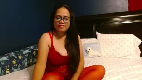 gorgeouslyn09 online show from December 1, 9:20 pm
