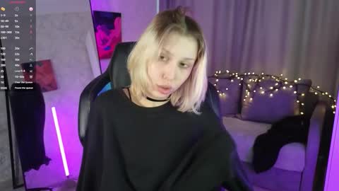 Snapshot of goth__tv chatting on October 23, 8:57 am Violeta online show from October 23, 8:57 am