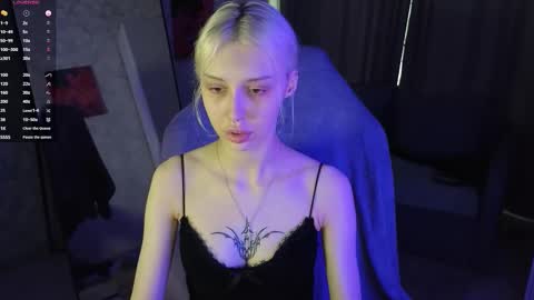 Snapshot of goth__tv chatting on November 14, 10:25 am Violeta online show from November 14, 10:25 am