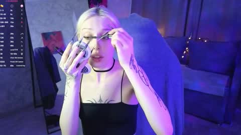 Snapshot of goth__tv chatting on December 4, 12:47 pm Violeta online show from December 4, 12:47 pm