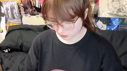 Snapshot of goth_pumpkin chatting on October 3, 9:23 pm Amy online show from October 3, 9:23 pm
