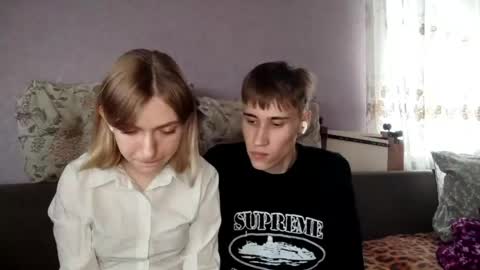 Snapshot of gothamrobyn chatting on May 23, 10:08 am Lilly and Jake online show from May 23, 10:08 am