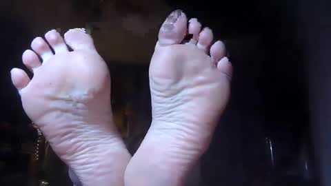 Snapshot of gothicfeetfantasies chatting on November 21, 4:44 am Mistress Mommy Godess online show from November 21, 4:44 am