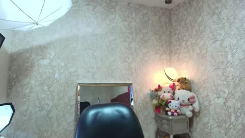 Snapshot of graceblu chatting on February 9, 4:05 am Grace online show from February 9, 4:05 am