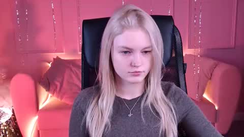 Snapshot of graceglamour chatting on February 3, 5:05 am Grace Glamour online show from February 3, 5:05 am