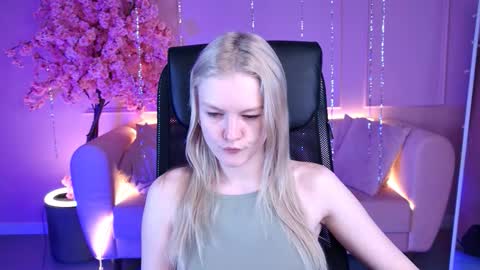 Snapshot of graceglamour chatting on February 9, 5:11 am Grace Glamour online show from February 9, 5:11 am