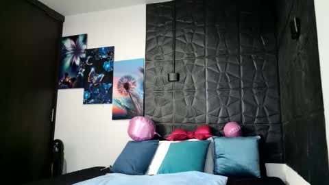 Snapshot of graceymilf999 chatting on February 15, 12:03 pm Gracey Milf online show from February 15, 12:03 pm