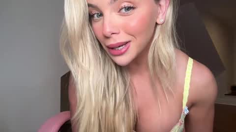 Snapshot of gracieparker chatting on October 12, 2:54 am Gracie online show from October 12, 2:54 am