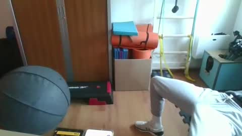 Snapshot of grandbi chatting on February 9, 10:52 am grandbi online show from February 9, 10:52 am