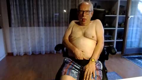 Snapshot of grandpach chatting on July 16, 6:41 am grandpach online show from July 16, 6:41 am