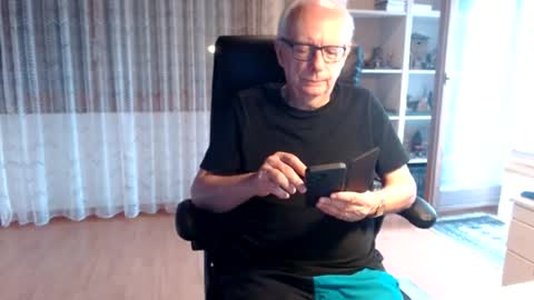 Snapshot of grandpach chatting on August 5, 6:05 am grandpach online show from August 5, 6:05 am