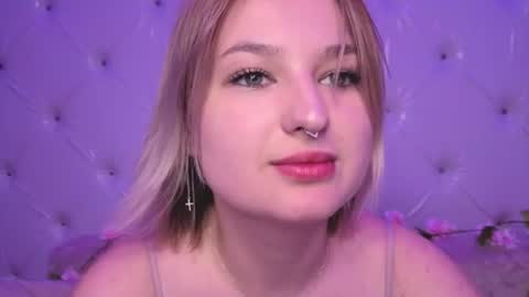 Snapshot of grase_neon chatting on June 29, 1:45 am grase_neon online show from June 29, 1:45 am