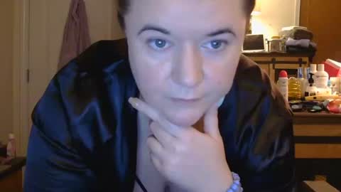 Snapshot of grateful42day chatting on December 14, 4:18 am grateful42day online show from December 14, 4:18 am