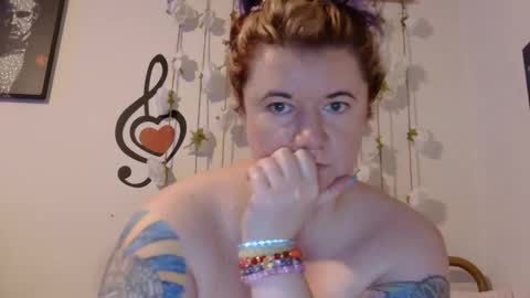 Snapshot of grateful42day chatting on March 16, 6:06 am grateful42day online show from March 16, 6:06 am