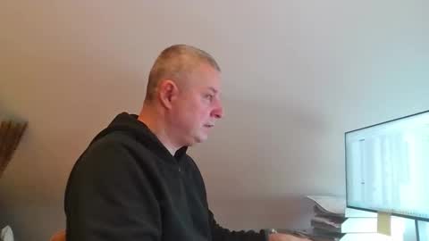 grau197077 online show from February 17, 9:39 am