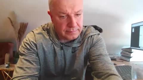 grau197077 online show from March 19, 10:19 am