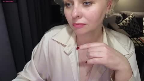 Snapshot of gray_swann chatting on February 26, 11:26 pm Ray online show from February 26, 11:26 pm