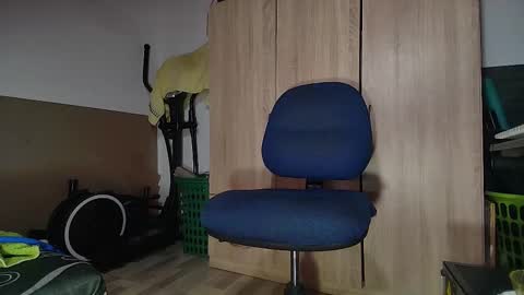 Snapshot of grayrosty chatting on October 17, 1:46 pm grayrosty online show from October 17, 1:46 pm