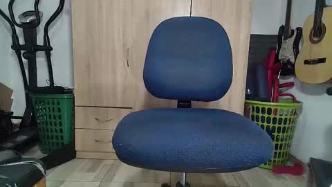 Snapshot of grayrosty chatting on October 22, 1:55 pm grayrosty online show from October 22, 1:55 pm