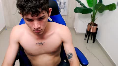 Snapshot of grecia_millercol chatting on December 10, 7:47 am grecia_millercol online show from December 10, 7:47 am