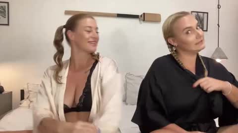 Snapshot of green_eyed_goddess_ chatting on January 5, 4:04 am Green Eyed Goddess online show from January 5, 4:04 am