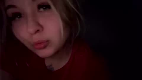 Snapshot of green_eyes_twinkl chatting on March 15, 7:53 pm Lina 3 online show from March 15, 7:53 pm