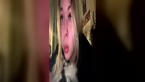 Snapshot of green_eyes_twinkl chatting on June 28, 10:49 pm Lina 3 online show from June 28, 10:49 pm
