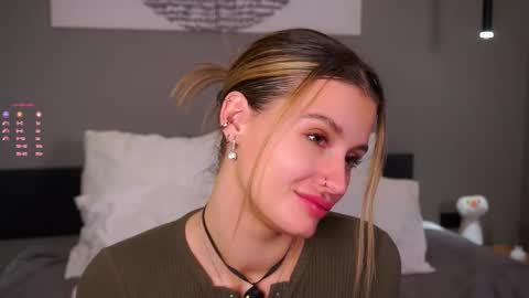 Snapshot of greengazon chatting on November 27, 1:24 pm Kelly online show from November 27, 1:24 pm