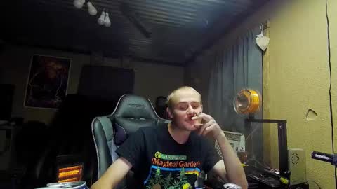 Snapshot of greenlungs8195 chatting on October 11, 6:34 am Greenlungs8195 online show from October 11, 6:34 am