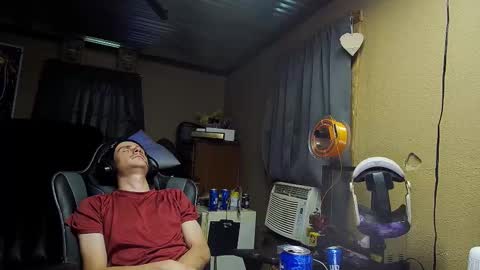 Snapshot of greenlungs8195 chatting on October 18, 7:03 pm Greenlungs8195 online show from October 18, 7:03 pm