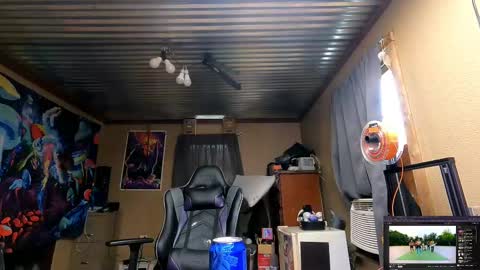 Snapshot of greenlungs8195 chatting on November 1, 6:21 pm Greenlungs8195 online show from November 1, 6:21 pm