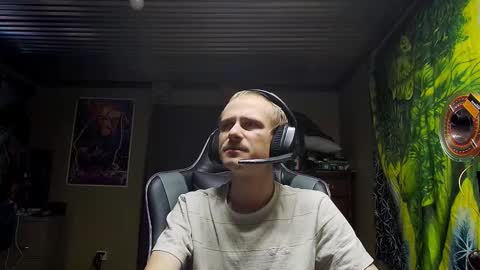 Snapshot of greenlungs8195 chatting on November 14, 9:41 am Greenlungs8195 online show from November 14, 9:41 am