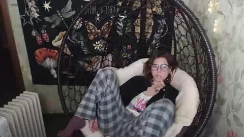 Snapshot of greenwitch9 chatting on November 12, 5:02 pm Lina online show from November 12, 5:02 pm