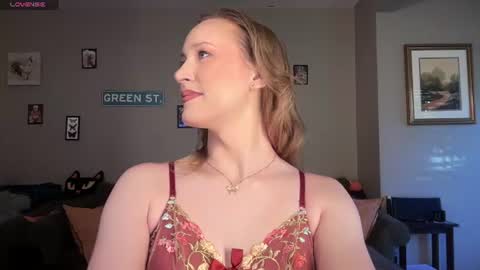 Snapshot of greenxxxqueen chatting on July 20, 12:58 am SexQueen Nikki online show from July 20, 12:58 am