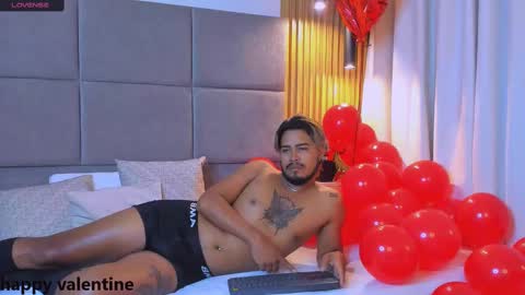 Snapshot of gregoriiandmax chatting on February 14, 1:29 pm Gregori online show from February 14, 1:29 pm