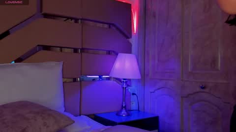 greidy_baker online show from November 27, 3:19 am