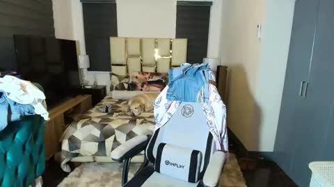 Snapshot of greta_v chatting on December 2, 10:20 am greta_v online show from December 2, 10:20 am