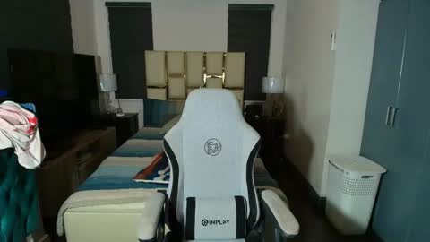 greta_v online show from January 6, 7:45 am