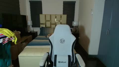 greta_v online show from January 13, 6:51 am