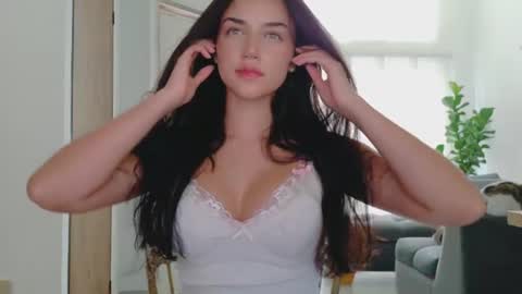 Snapshot of grettabenett_ chatting on June 10, 9:46 pm Gretta online show from June 10, 9:46 pm