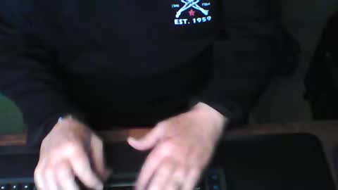 Snapshot of greyghost04 chatting on April 27, 4:32 am greyghost04 online show from April 27, 4:32 am
