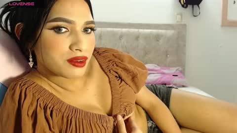 Snapshot of greys02 chatting on February 23, 3:15 am greys02 online show from February 23, 3:15 am