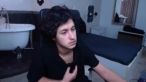 Snapshot of griffindane chatting on February 6, 5:34 am GriffinDane online show from February 6, 5:34 am