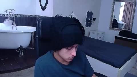 Snapshot of griffindane chatting on February 20, 6:37 am GriffinDane online show from February 20, 6:37 am